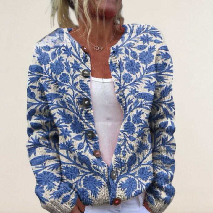 Ladina – Strickjäggli mit floralem Muster