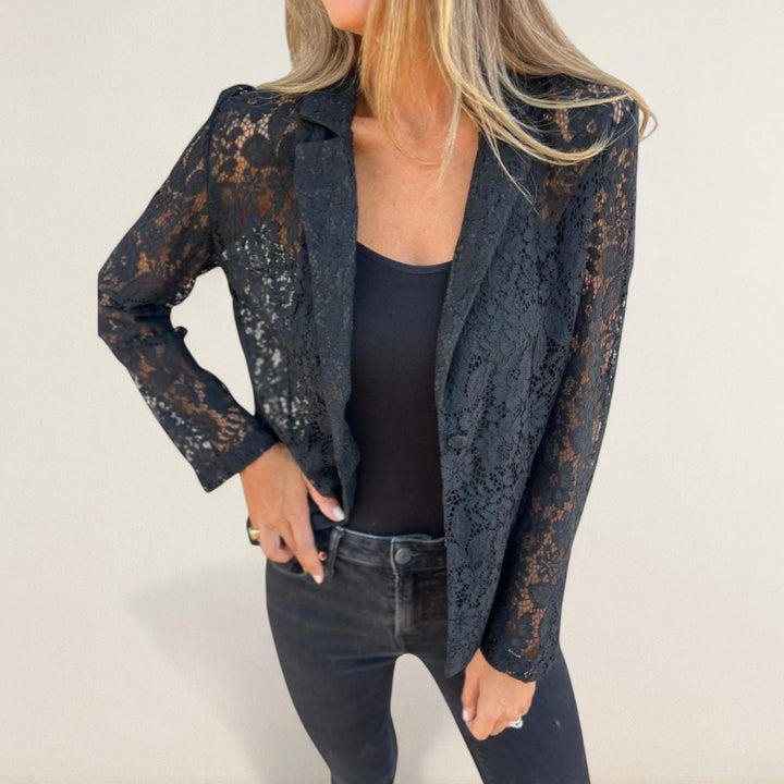 Melina – Luftigi Spitzenjacke mit Charme
