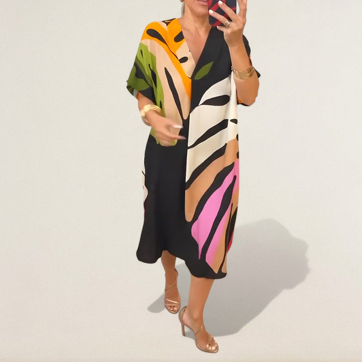 Mirella – Lockeres Kleid mit kunstvoller Ausstrahlig