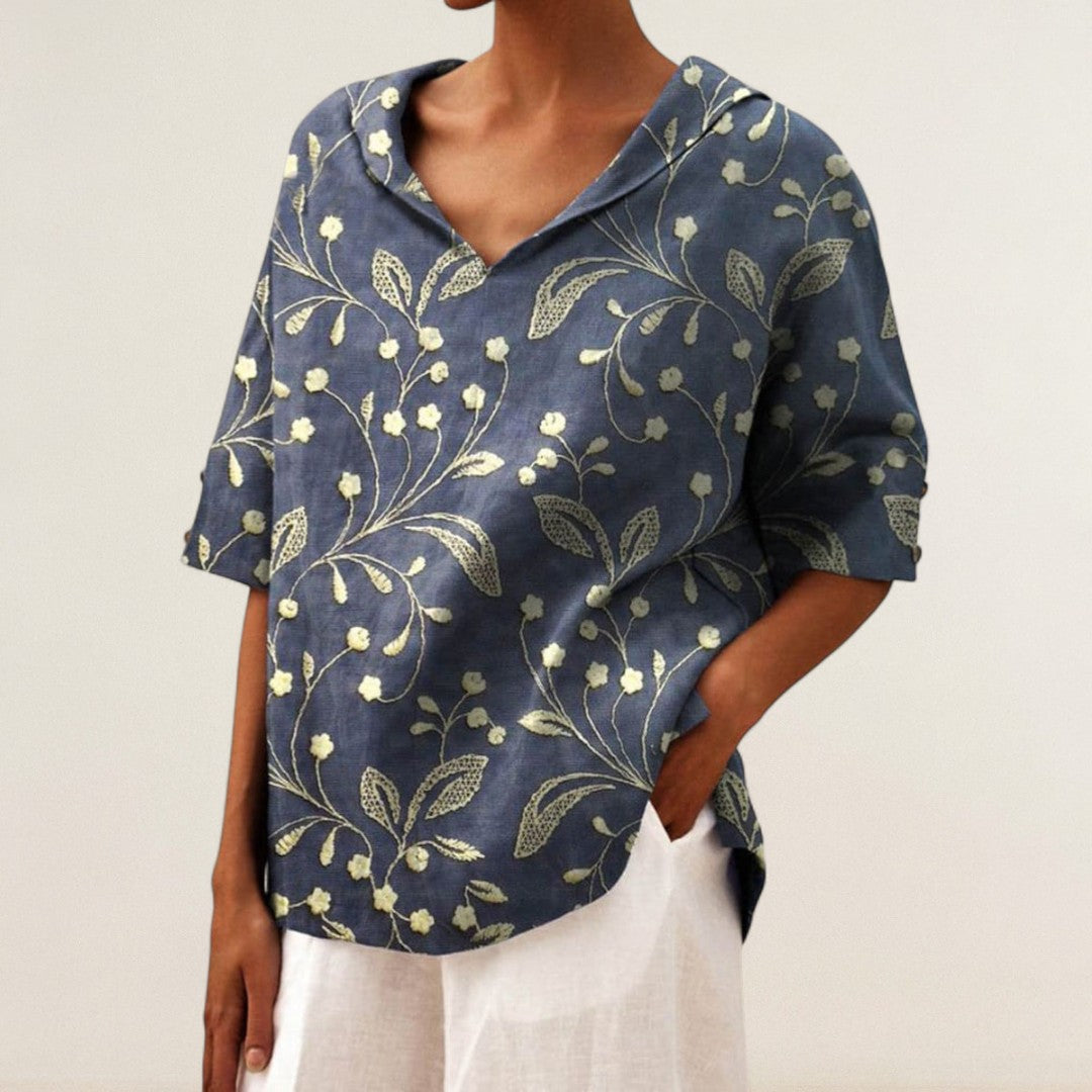Mira – Lockerer Blusentraum mit florale Eleganz