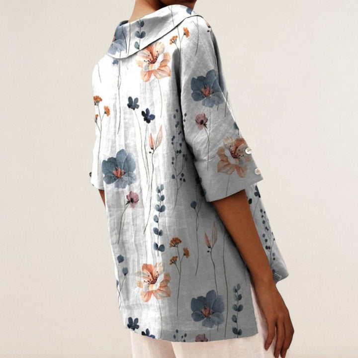 Mira – Lockerer Blusentraum mit florale Eleganz