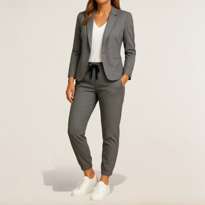Larissa – Eleganter Comfort Anzug