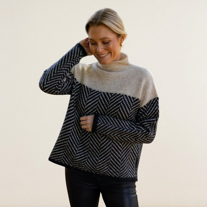 Noelia – Strickpullover mit Kontraststruktur und Stehkragen