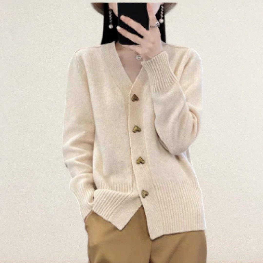 Selina – feiner Cardigan mit charmanter Note