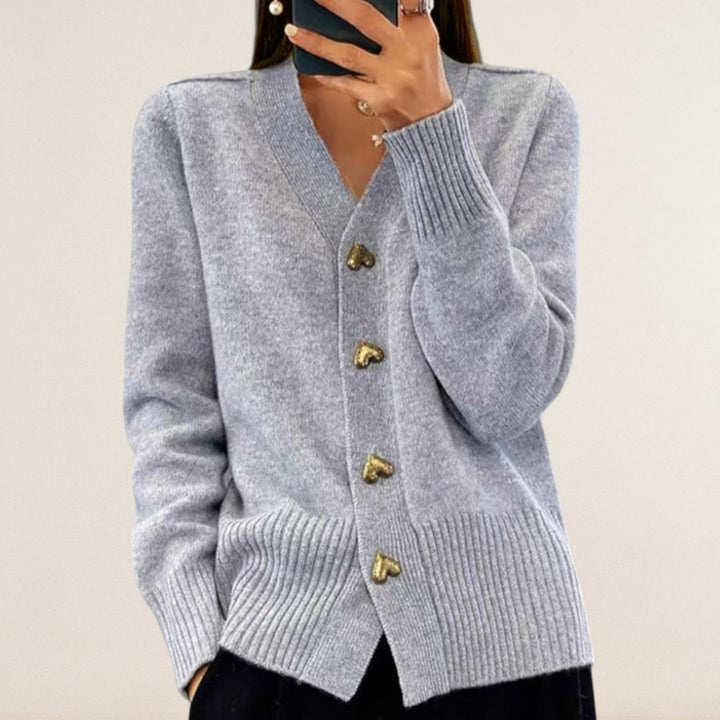 Selina – feiner Cardigan mit charmanter Note